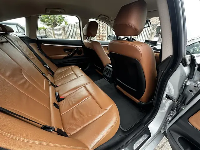 BMW 3 Serie Gran Turismo 320i Luxury Line 2013 Benzine 12