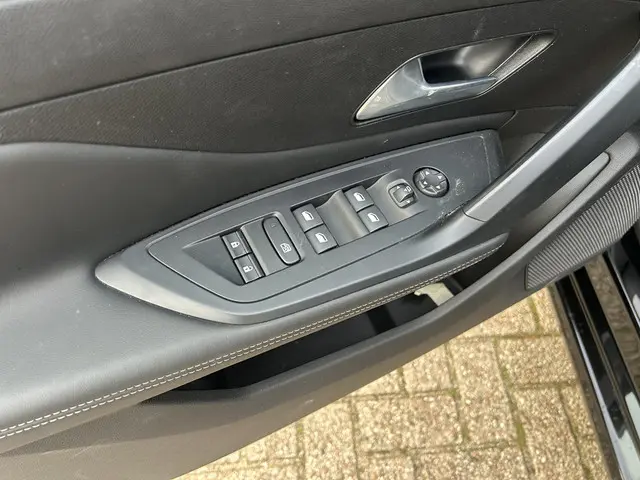 Peugeot 308 SW 1.2 Turbo 130 PK Allure 2024 Benzine 34