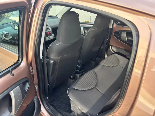 Peugeot 107 GERSEVEERD 2013 Benzine 10