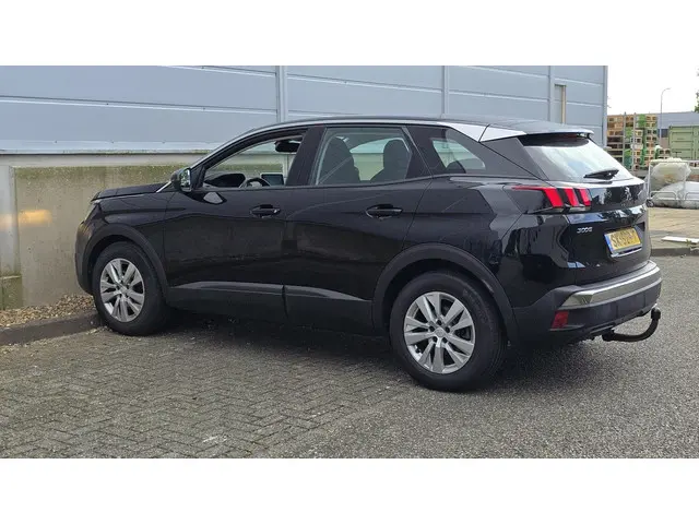 Peugeot 3008 1.2 PureTech Active 2018 Benzine 7