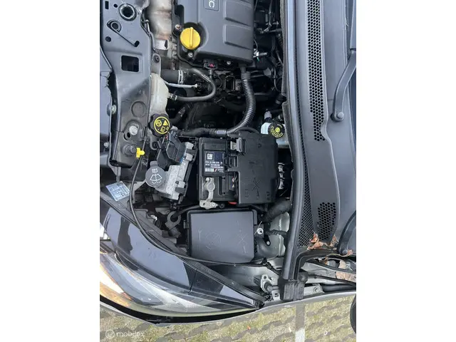 Opel Corsa 1.4 Cosmo Voorschade! 2015 Benzine 18
