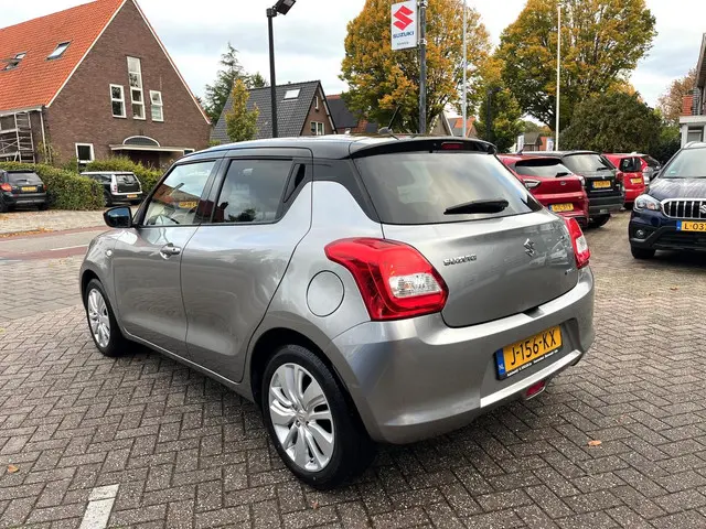 Suzuki Swift 1.2 Select Smart Hybrid 2020 Benzine 3