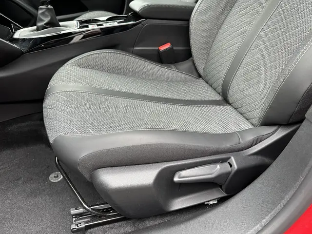 Peugeot 2008 1.2 Turbo 100 PK Allure 2024 Benzine 19