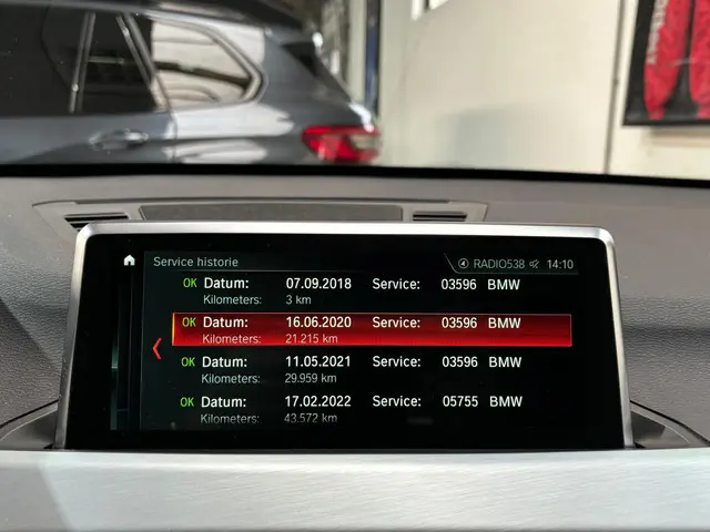 BMW X1 xDrive20i High Executive 2018 Benzine 27