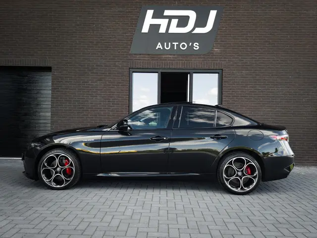 Alfa Romeo Giulia 2.0 T GME AWD Veloce 2024 Benzine 38