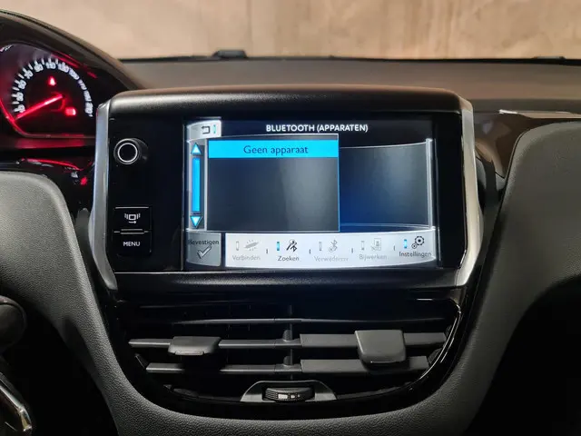 Peugeot 208 1.2 VTi Envy 2014 Benzine 24