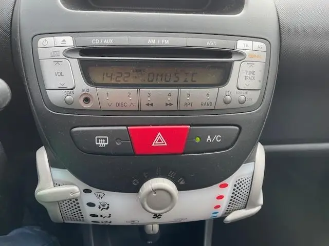 Peugeot 107 1.0 Active 2013 Benzine 15