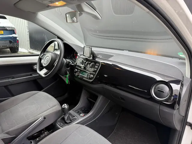 Volkswagen up! 1.0 move up! BlueMotion 2015 Benzine 25