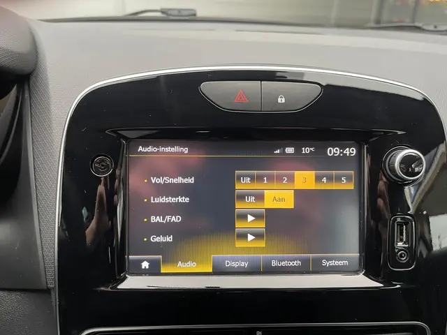 Renault Clio 0.9 TCe Limited 2018 Benzine 32