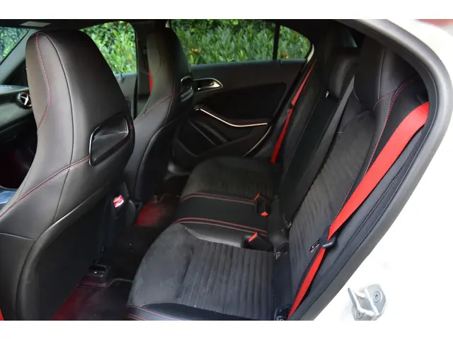 Mercedes-Benz A-Klasse 250 Sport Ambition 2012 Benzine 8