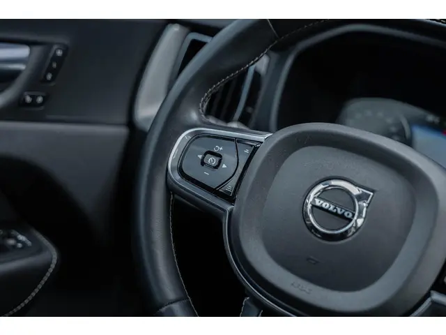 Volvo XC60 T4 Aut. R-Design 2020 Benzine 28