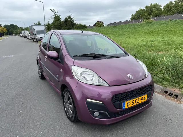 Peugeot 107 1.0 Envy 2013 Benzine 7