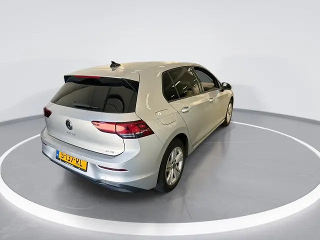 Volkswagen Golf 1.0 eTsi 110pk DSG Life 2023 Benzine 3