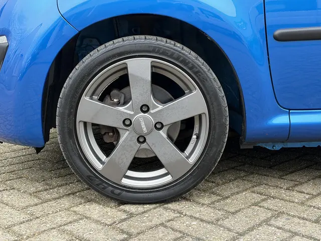 Peugeot 107 1.0 Active 2014 Benzine 6