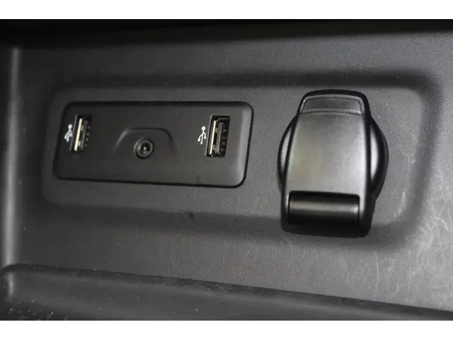 Renault Mégane Estate 1.3 TCe Limited 140 pk 2020 Benzine 28