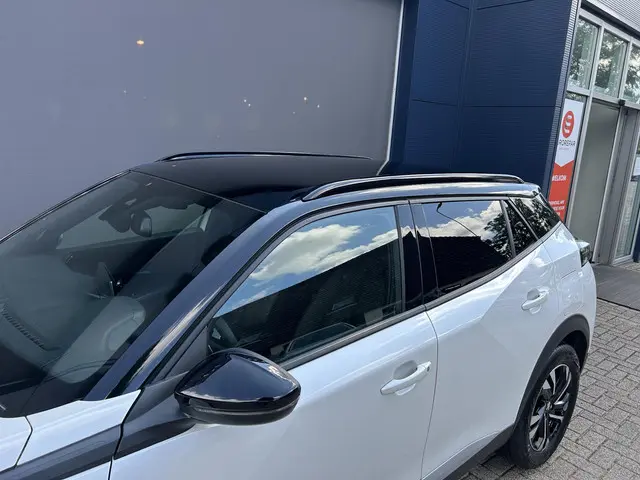 Peugeot 2008 1.2 Turbo 130 PK Allure 2023 Benzine 40