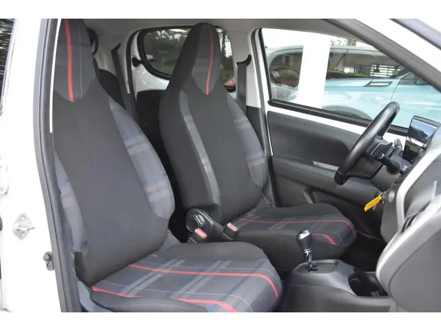 Peugeot 108 1.0 VTi Active Automaat 2015 Benzine 16