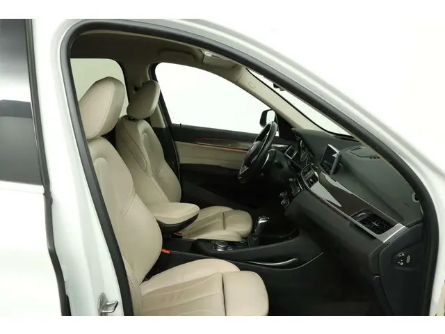 BMW X1 sDrive20i Centennial High Executive 2017 Benzine 20