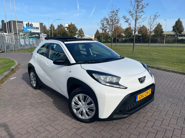 Toyota Aygo X 1.0 VVT-i MT 2022 Benzine 2