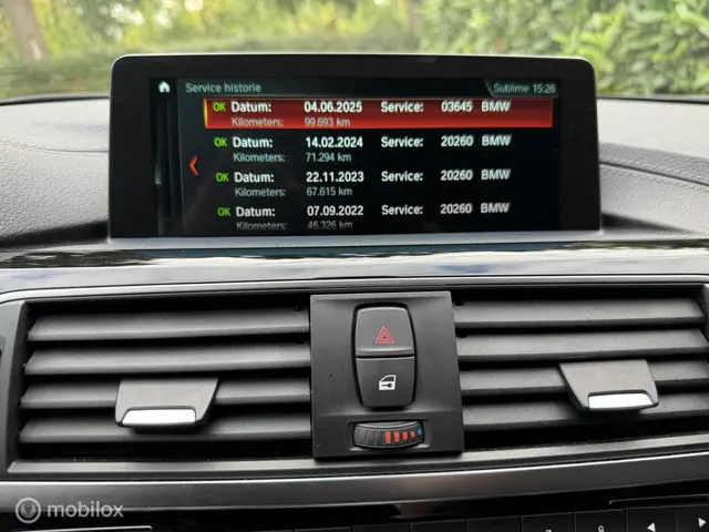 BMW 3 Serie 318i Luxury Edition 2019 2019 Benzine 19