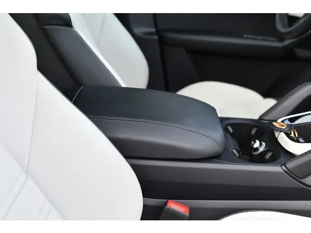 Porsche Cayenne Coupé 3.0 E-Hybrid 2025 Hybride Benzine 30