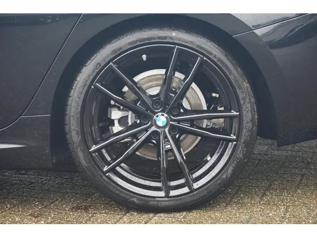 BMW 3 Serie Sedan 318i 2025 Benzine 6