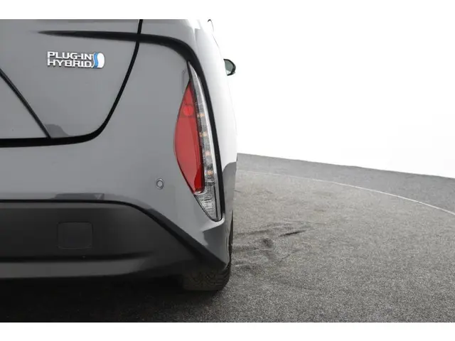Toyota Prius 1.8 Plug-in Executive 2019 Hybride Benzine 38