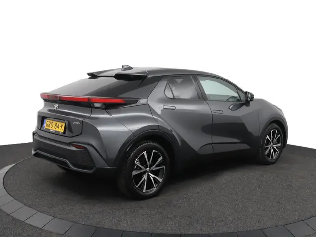 Toyota C-HR 1.8 Hybrid 140 Dynamic 2024 Hybride Benzine 2