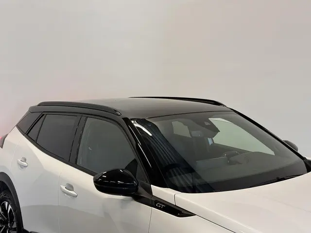 Peugeot 2008 1.2 PureTech 130 GT 2023 Benzine 32