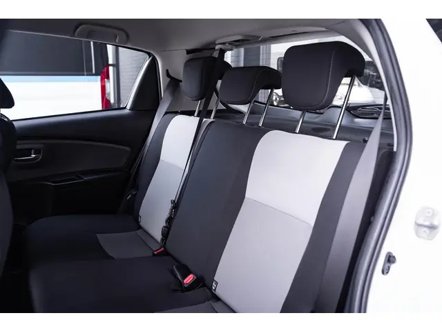Toyota Yaris 1.5 Hybrid 115 Active 2019 Hybride Benzine 31