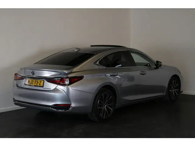 Lexus ES 300h Business Line 2024 Hybride Benzine 4