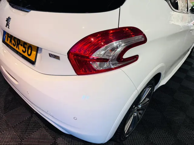 Peugeot 208 1.6 THP XY 2013 Benzine 18