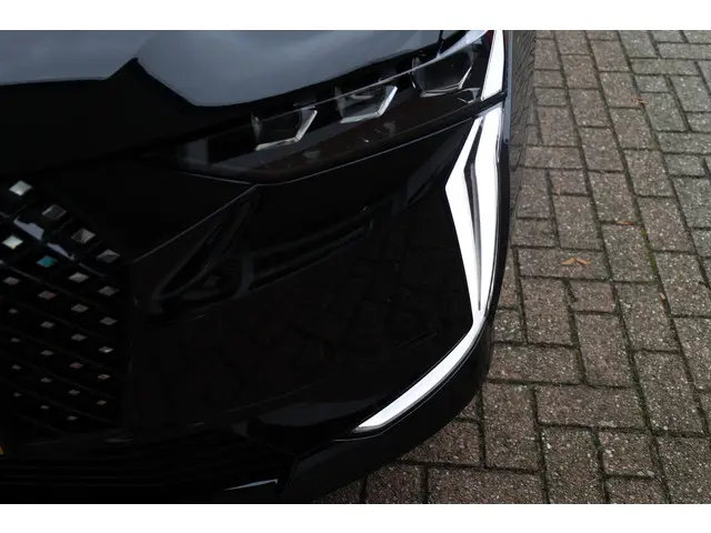 DS DS 4 e-Tense 225 'Etoile' 2024 Hybride Benzine 19