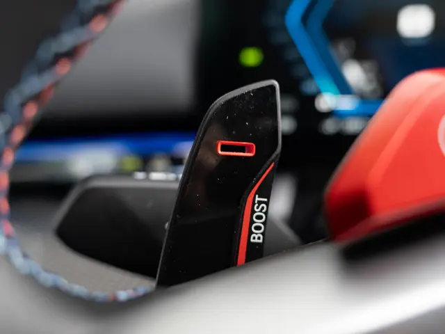 BMW M5 Sedan 2024 Hybride Benzine 32