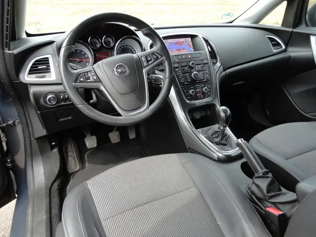 Opel Astra Sports Tourer 1.4 Turbo Business + 2013 Benzine 14