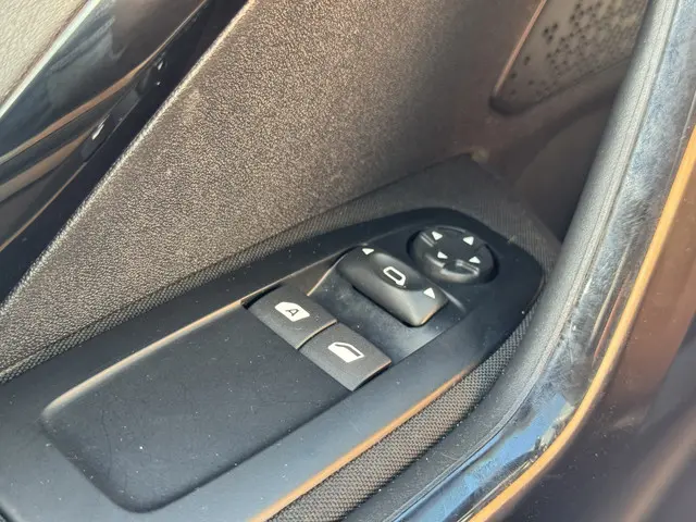 Peugeot 208 1.2 PureTech Blue Lion 2017 Benzine 23