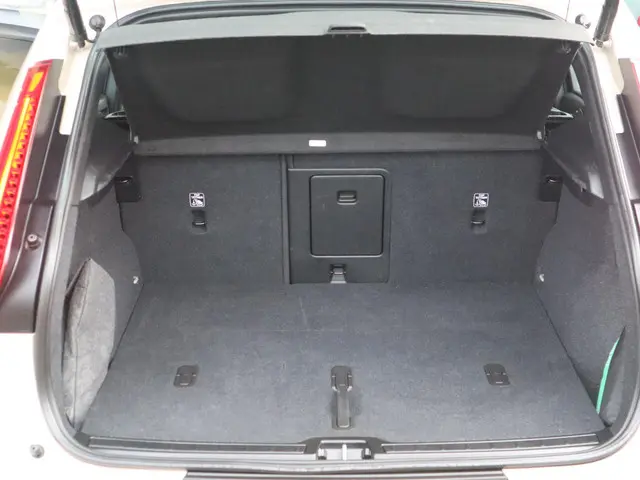 Volvo XC40 2.0 B4 Plus Dark 2025 Benzine 16