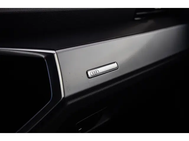 Audi Q3 45 TFSI e edition 2021 Hybride Benzine 37