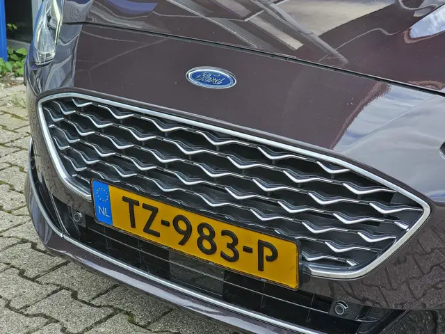 Ford Focus Wagon 1.5 EcoBoost Vignale 2018 Benzine 32