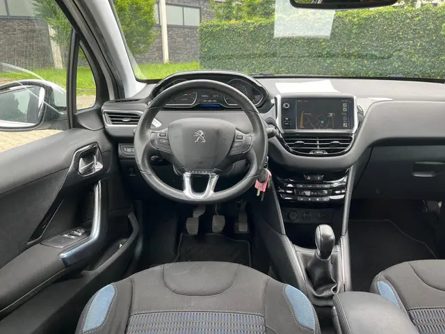Peugeot 208 1.2 VTi Allure 2013 Benzine 4