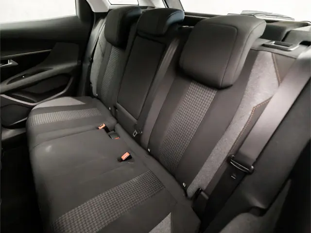 Peugeot 3008 1.2 PureTech Sport 2017 Benzine 14