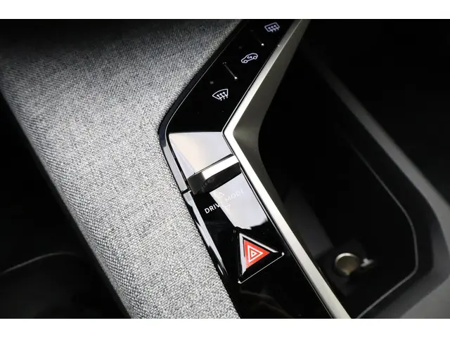 Peugeot 5008 1.2 Hybrid 145 Allure 2025 Hybride Benzine 32