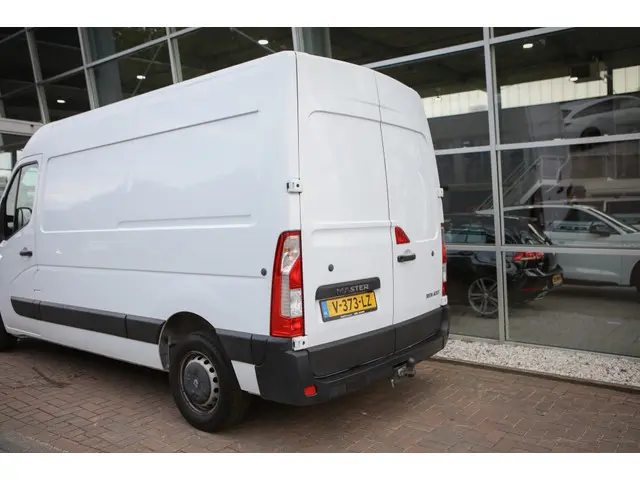 Renault Master T35 2.3 dCi L2H3 En. 2018 Diesel 21