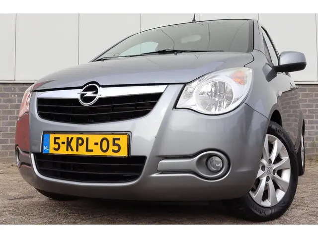 Opel Agila 1.0 Edition 2013 Benzine 2