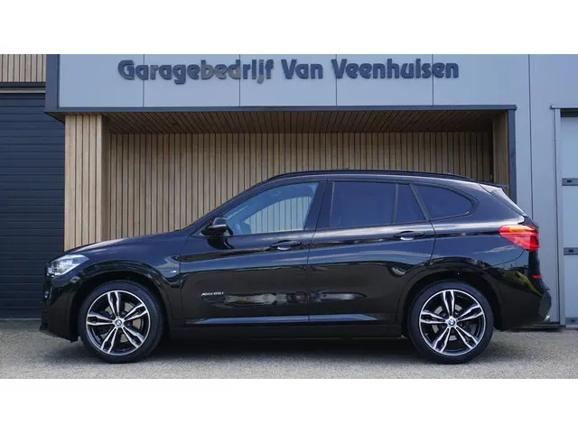 BMW X1 xDrive25i 232pk M-Sport & Shadow-Line 2017 Benzine 2