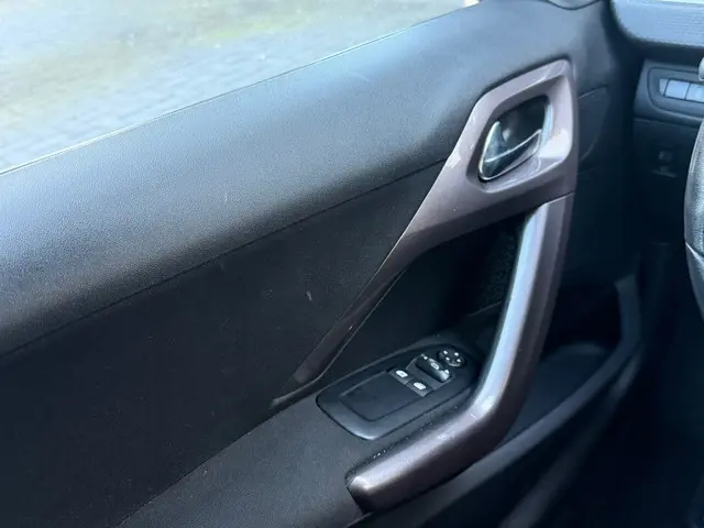 Peugeot 2008 1.2 PureTech Active 2015 Benzine 18