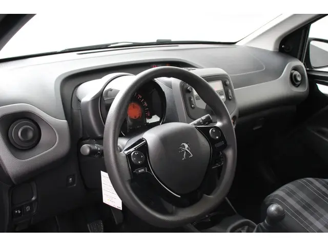 Peugeot 108 1.0 e-VTi Blue Active 2020 Benzine 9