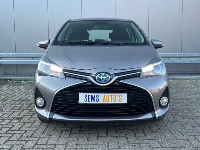 Toyota Yaris 1.5 Hybrid Lease 2015 Hybride Benzine 8