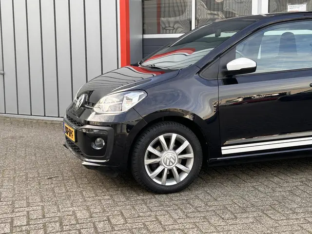 Volkswagen up! 1.0 BMT high up! 2017 Benzine 3