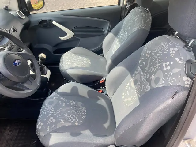 Ford Ka 1.2 Style start/stop 2015 Benzine 13